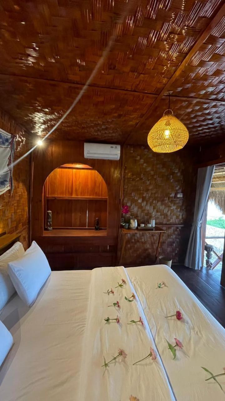 Three Queen Villa And Homestay Waikabubak Exterior photo