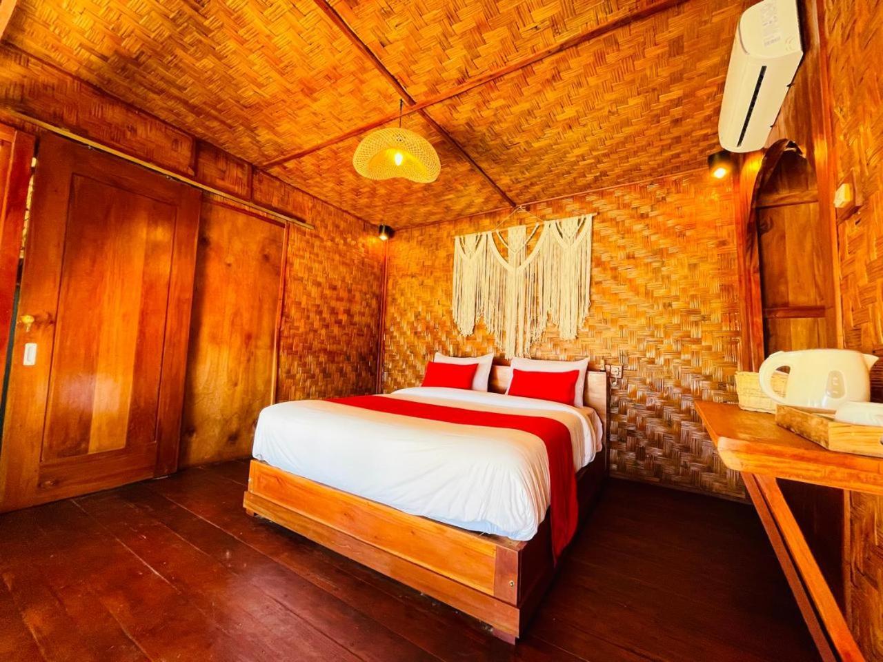 Three Queen Villa And Homestay Waikabubak Exterior photo