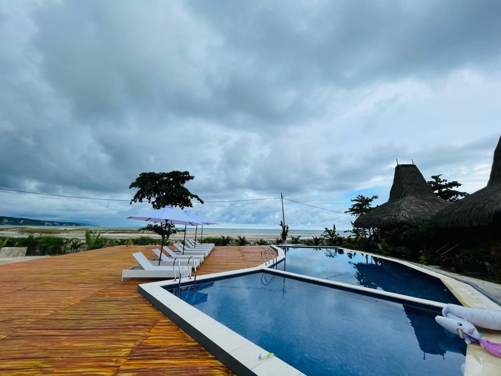 Three Queen Villa And Homestay Waikabubak Exterior photo