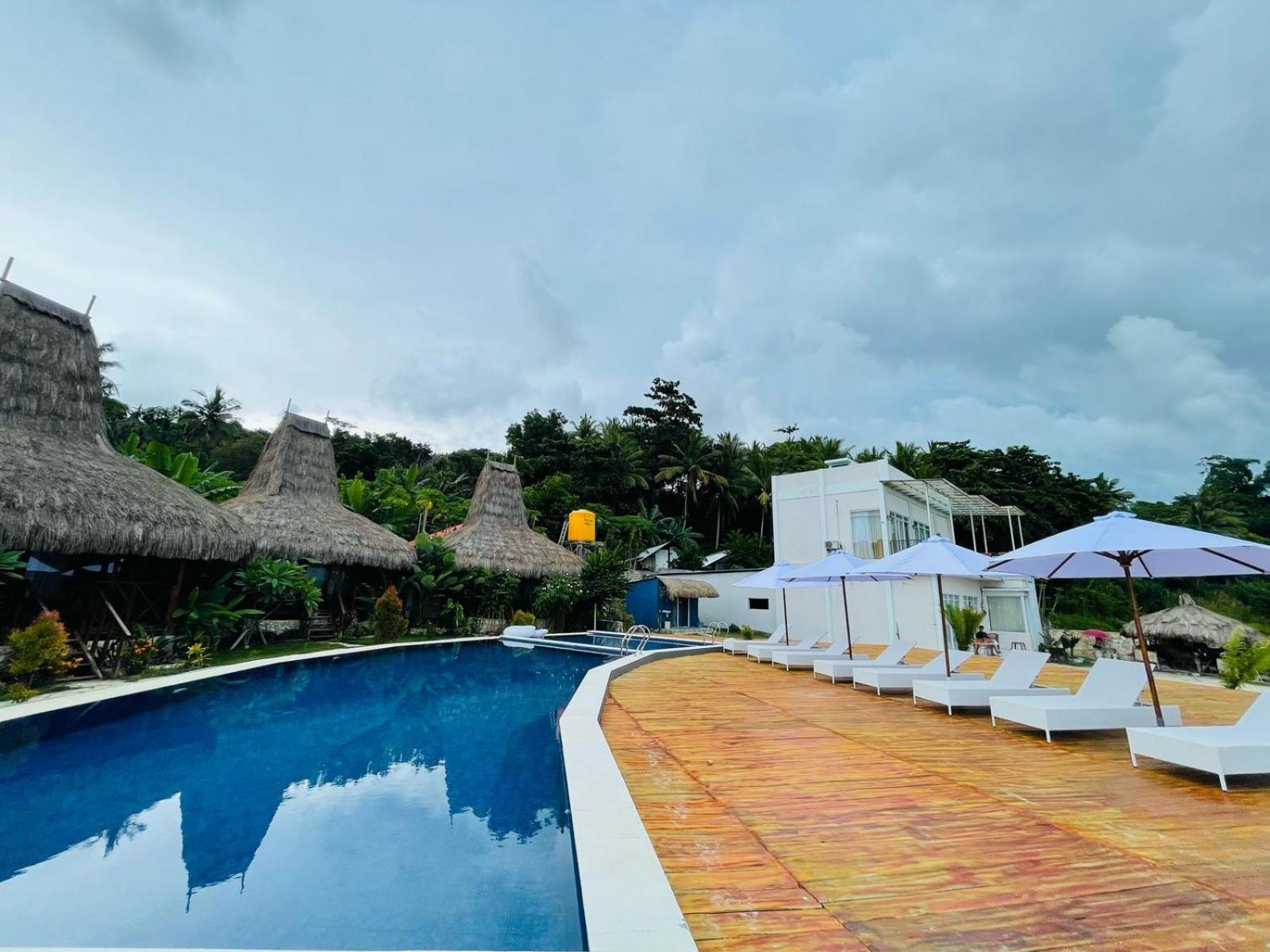 Three Queen Villa And Homestay Waikabubak Exterior photo